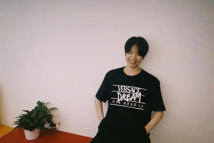 连淮伟最新照片,氛围感少年,爱了