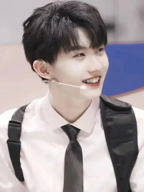 时代少年团马嘉祺神图锁屏壁纸,小气球必备!