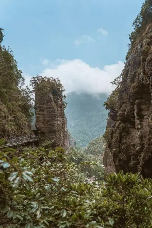 小龙女纵身一跃的断肠崖