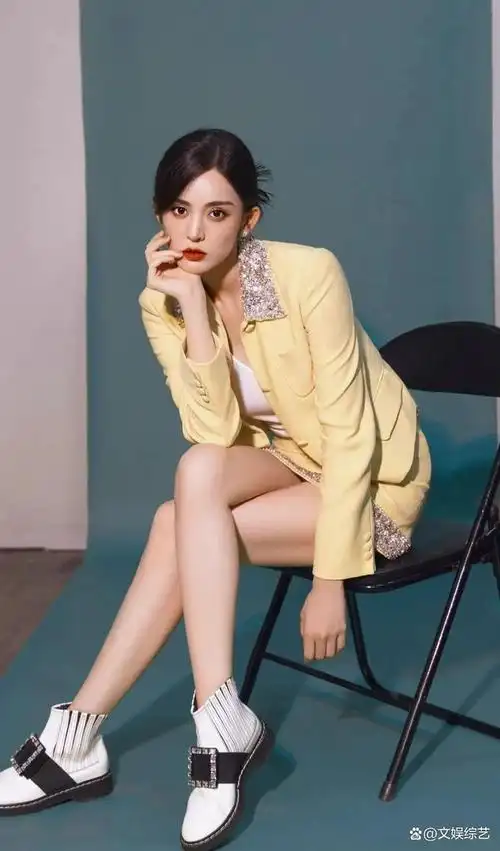 古力娜扎晒出一组美照,性感妩媚的身材曲线,让网友为之羡慕