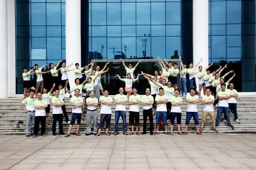 我们的集体造型,朋友圈里都说好看呢,43名同学,1位老师,合起来就是发