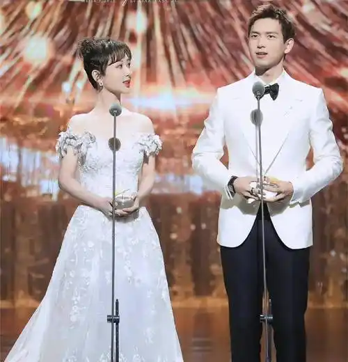 正式官宣,杨紫李现二搭《国色芳华》,粉丝再不满也没用_刘亦菲_长相