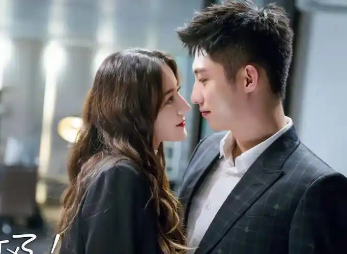 热巴到底有多少对cp?与杨洋深情对视,又和吴磊同框发糖,你喜欢哪对?