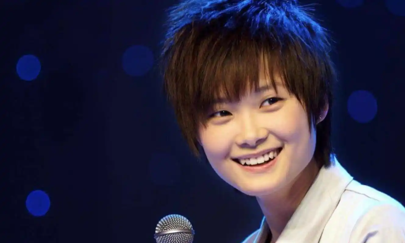 回顾昔日超女李宇春,如今也已40岁,曾自爆患病险些"石化"