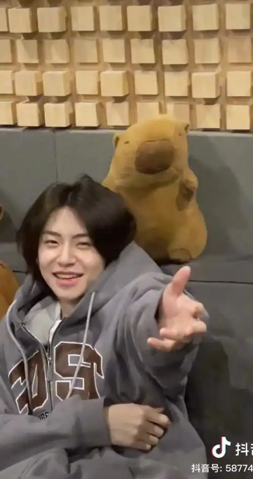 小鬼王琳凯可爱