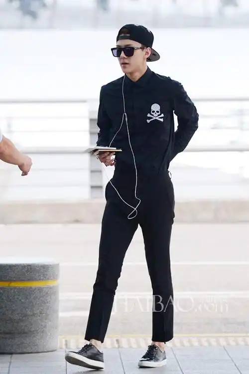 exo组合成员吴世勋6月10日韩国仁川机场街拍 (飞中国湖南长沙)