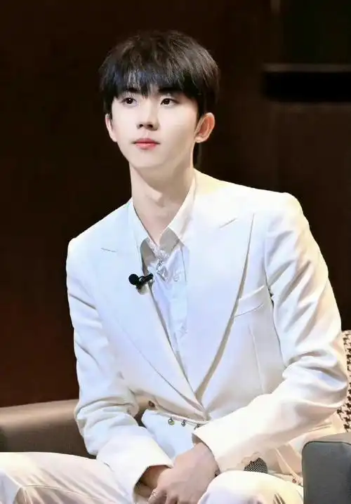 马嘉祺我们的歌白衬衫马甲造型