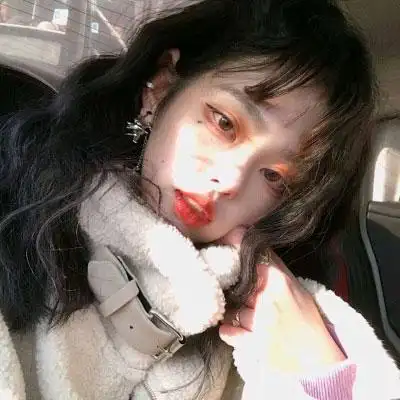 最新卷头发女生头像 冷艳气质卷长发女图 - 女生头像 - 潮人个性网