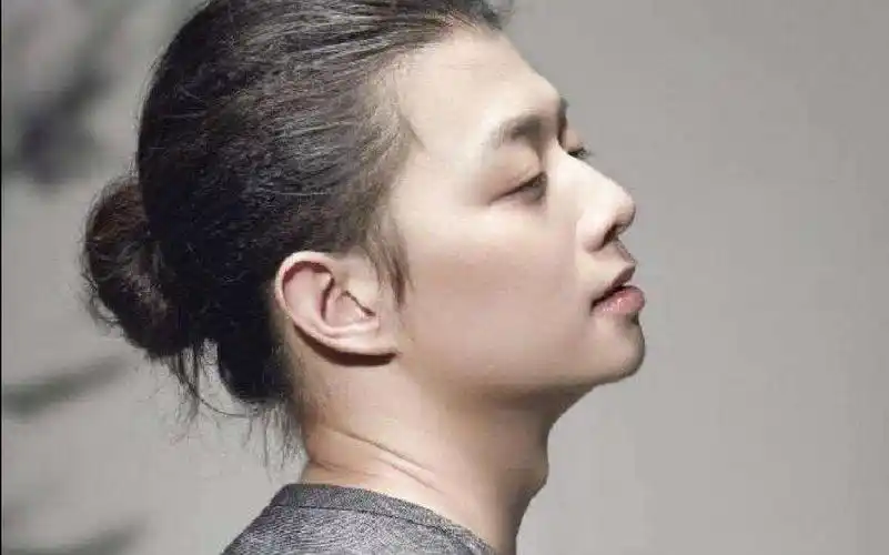 男生扎低马尾「带刘海」是什么样的体验? - 知乎