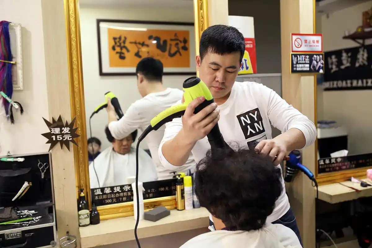 百姓记录一个理发师的梦想