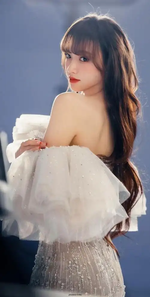 程潇空气刘海俏皮可爱写真