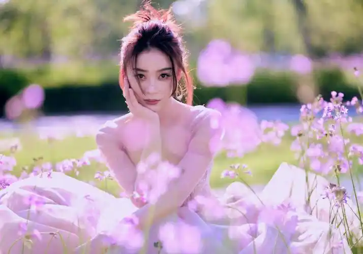 原创袁姗姗男人装照片曝光上演湿身诱惑身材凹凸有致