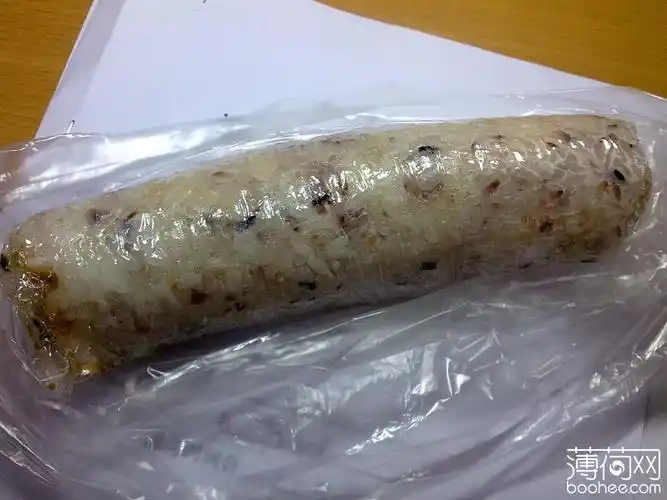 早餐:糯米糍饭棒     料很多哦 肉松 花生 榨菜 黄瓜丝 小米脆饼