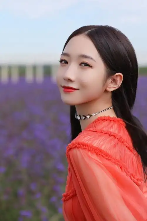 > 孟美岐红色纱裙性感图片写真(6/9)