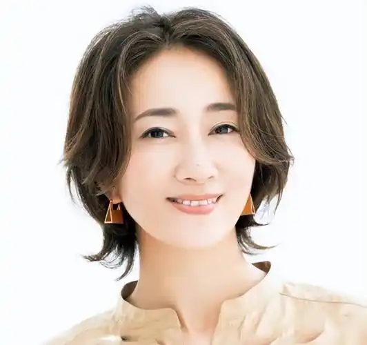 女人过了45岁,放弃黑长直和毛线卷!