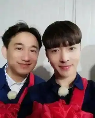 黄磊对两个徒弟态度差别很大,宠爱张艺兴,严厉对待彭昱畅,为何_彭彭