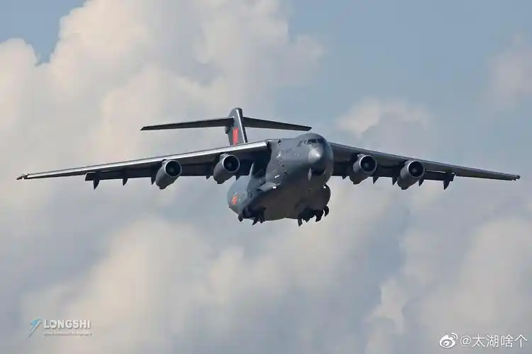 运-20大型军用运输机再次踏出国门