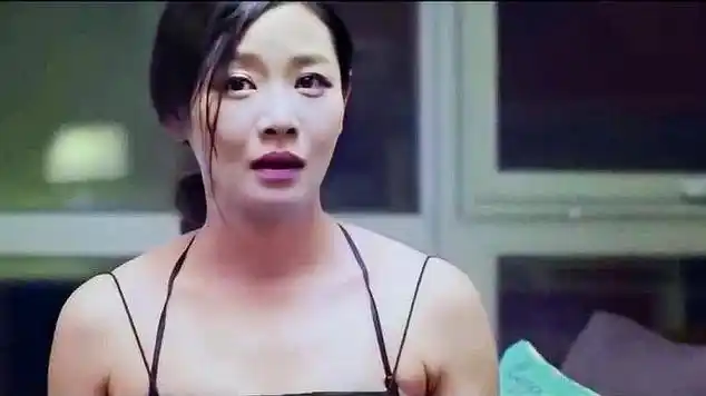 妈妈好奇,直接掀开她衣服看|都市剧|我的体育老师|王维维_网易视频