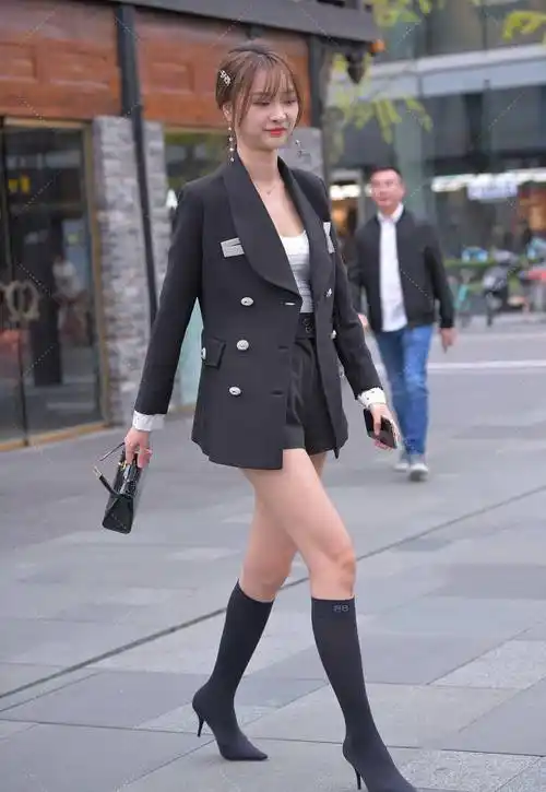 原创西装外套也能穿出少女感搭配一双袜子高跟鞋凸显气质又高级