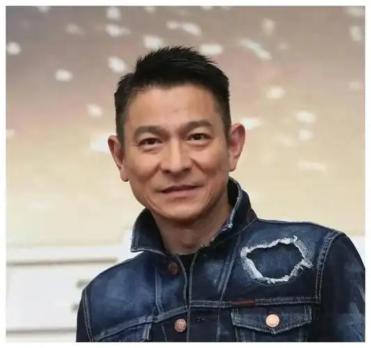 刘德华董宇辉抖音官方的最新合作即将引爆社交平台