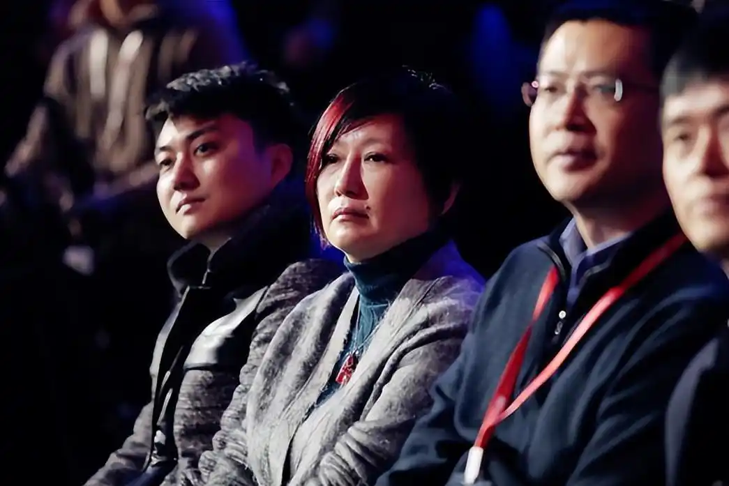 回顾丁芯和丈夫赵宝刚丁克18年愁坏婆婆40岁意外得子全家乐开怀