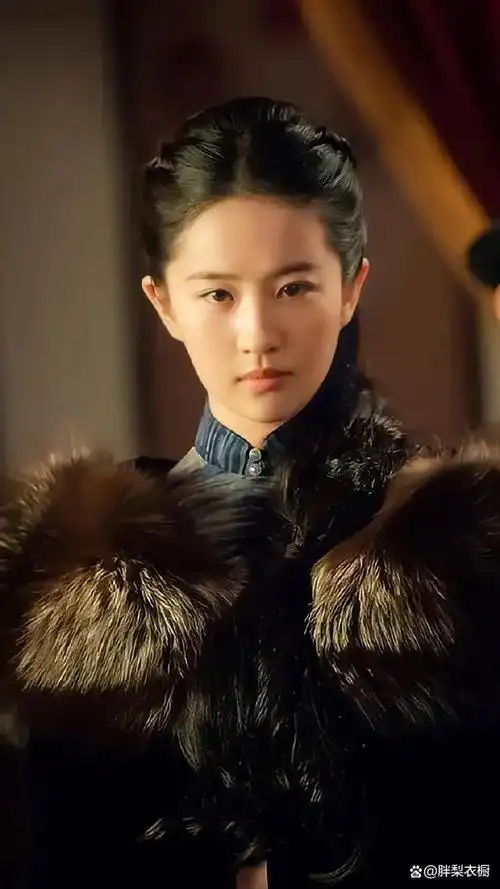 说实话,还是刘亦菲的民国扮相最美,完美的诠释了"东方古典美"