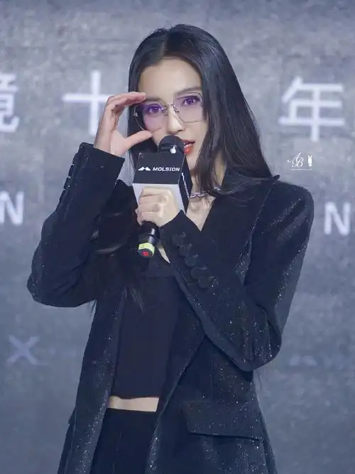 大家每一天都有清晰的世界晚安@molsion陌森眼镜代言人@angelababyps