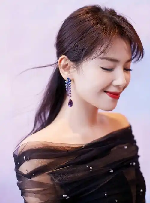 原创刘涛穿暗夜星河礼裙如梦如幻碎钻散落犹如浩瀚星海高贵闪耀