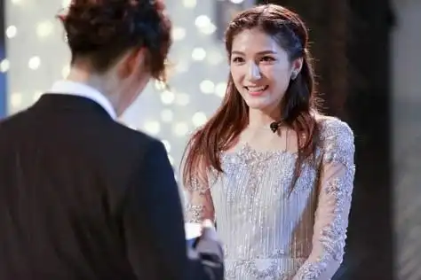 《黄金单身汉》首集播出在即 陈楚河携爱赴希腊