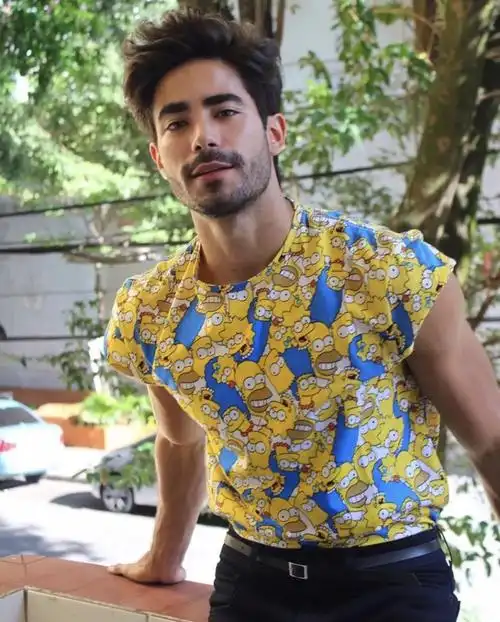 白天平面男模,夜晚酒吧dj,能唱能跳这位男模我真的可以!_工作