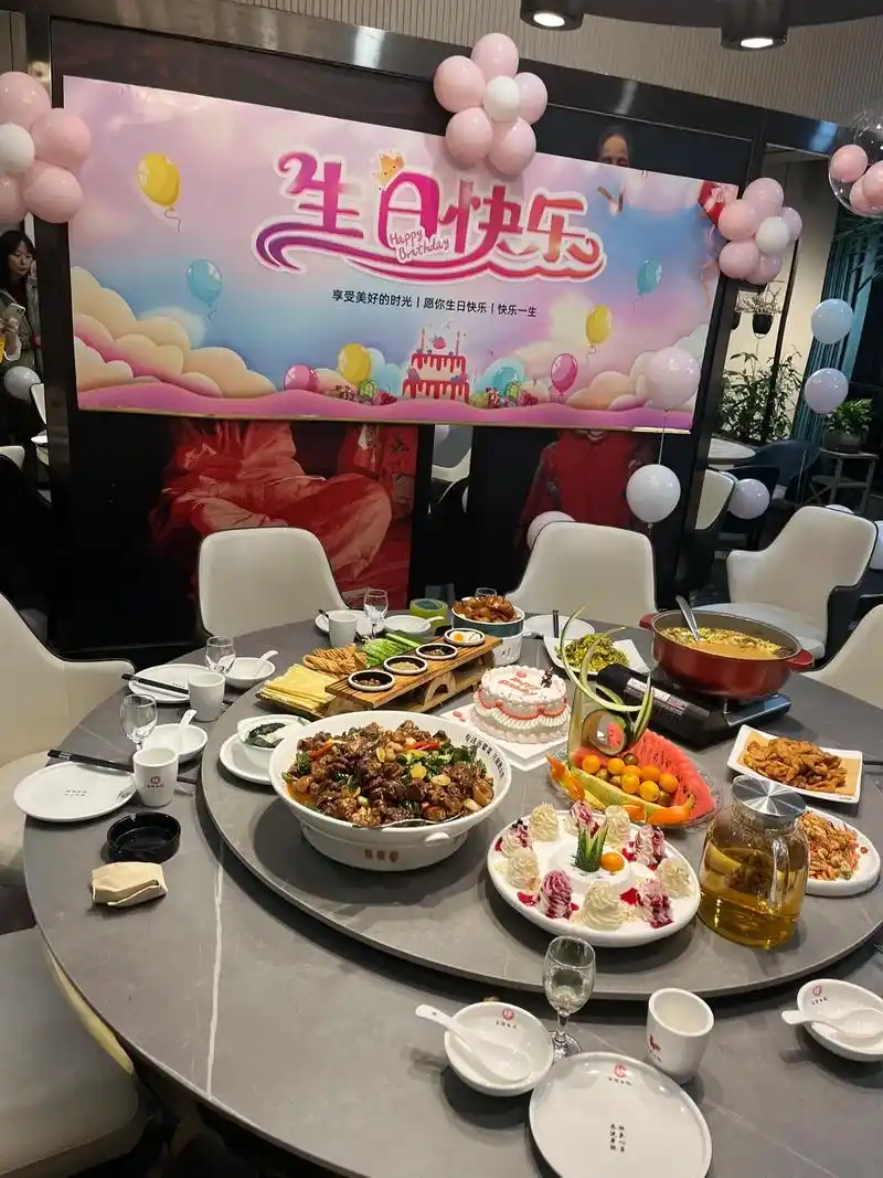 超适合过生日98或者和好朋友一起聚餐 包间超大!服务也到位! - 抖音