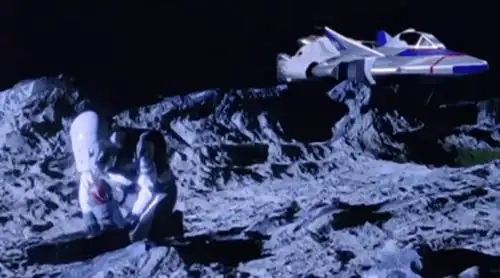 迪迦奥特曼穿帮镜头,指示灯不亮,飞机消失,道具组没睡醒?