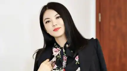 李湘年轻时的最美照片_免费算命网