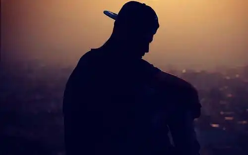 夜晚伤感男人的背影,高清壁纸,图片,时光记忆-回车桌面