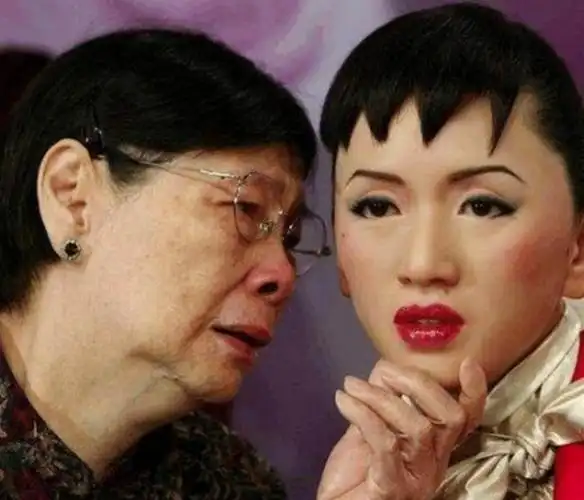 覃美金香港歌星梅艳芳母亲