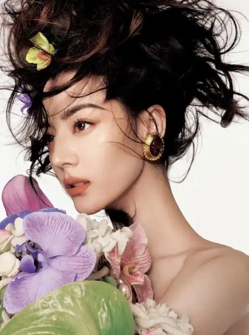 迪丽热巴minibazaar十二月刊封面