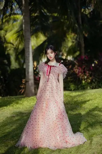 金雯昕生日写真曝光 灵动笑靥甜力值max