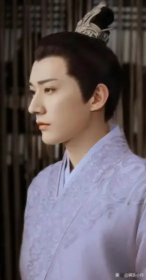 特别是那些受伤的战士,他们的伤痕让我心生怜悯.