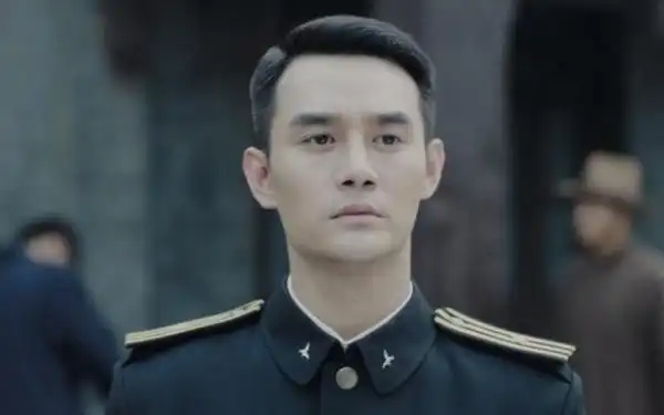 除了宋仲基,电影,电视里还有哪些男明星军装很帅?