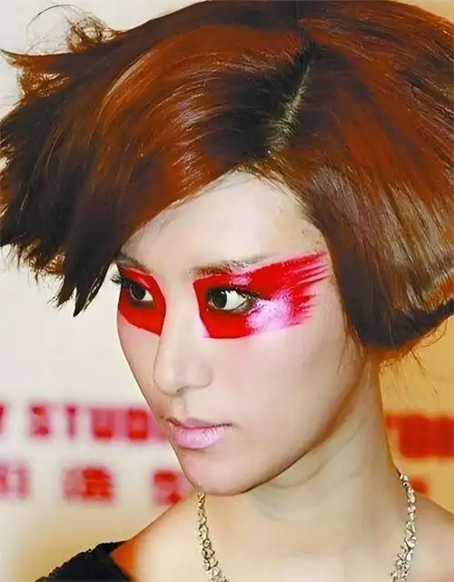 尚雯婕因为造型太夸张,化妆师拒绝为其工作,这可是她最后的出路