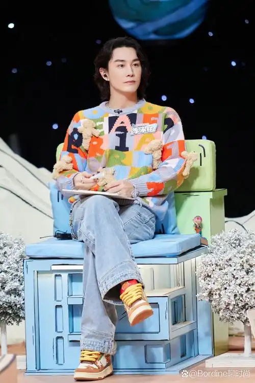 动态连更挑战# 李承铉的穿搭彩色让帅气多了活力.  92快来围观!