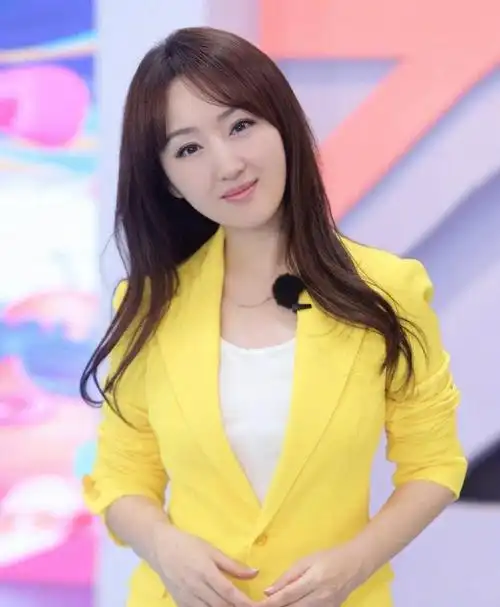 如今,杨钰莹也经常活跃在综艺节目中,不得不佩服她的美丽,还是那样