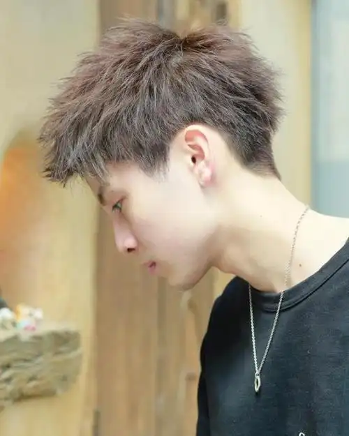 男生轻微纹理烫换个纹理发型感觉帅多了