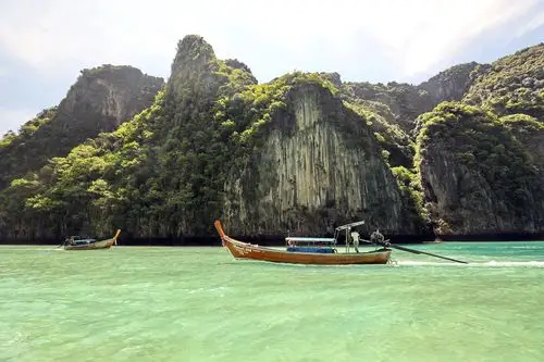 皮皮岛是全球最美的十个岛屿之一,其海水清晰度和浮潜能见度在世界