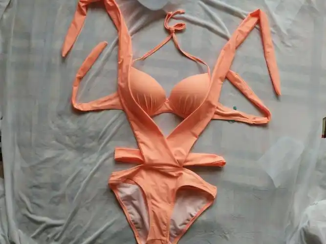 00 货源类别 现货 货号 1613 品牌 御君子 款式 连体泳衣 适用性别 女