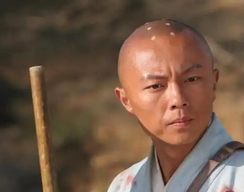 原创谢苗曾是李连杰的御用儿子周润发劝退圈现在如何