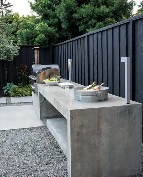 在老家自砌三层灶台阶梯状向上功能各不相同连烧烤区都没漏