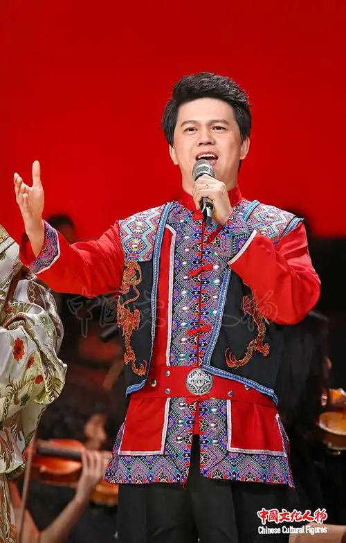 青年男高音歌唱演员张明旭演唱内蒙古乌拉特民歌《鸿雁》字正腔圆