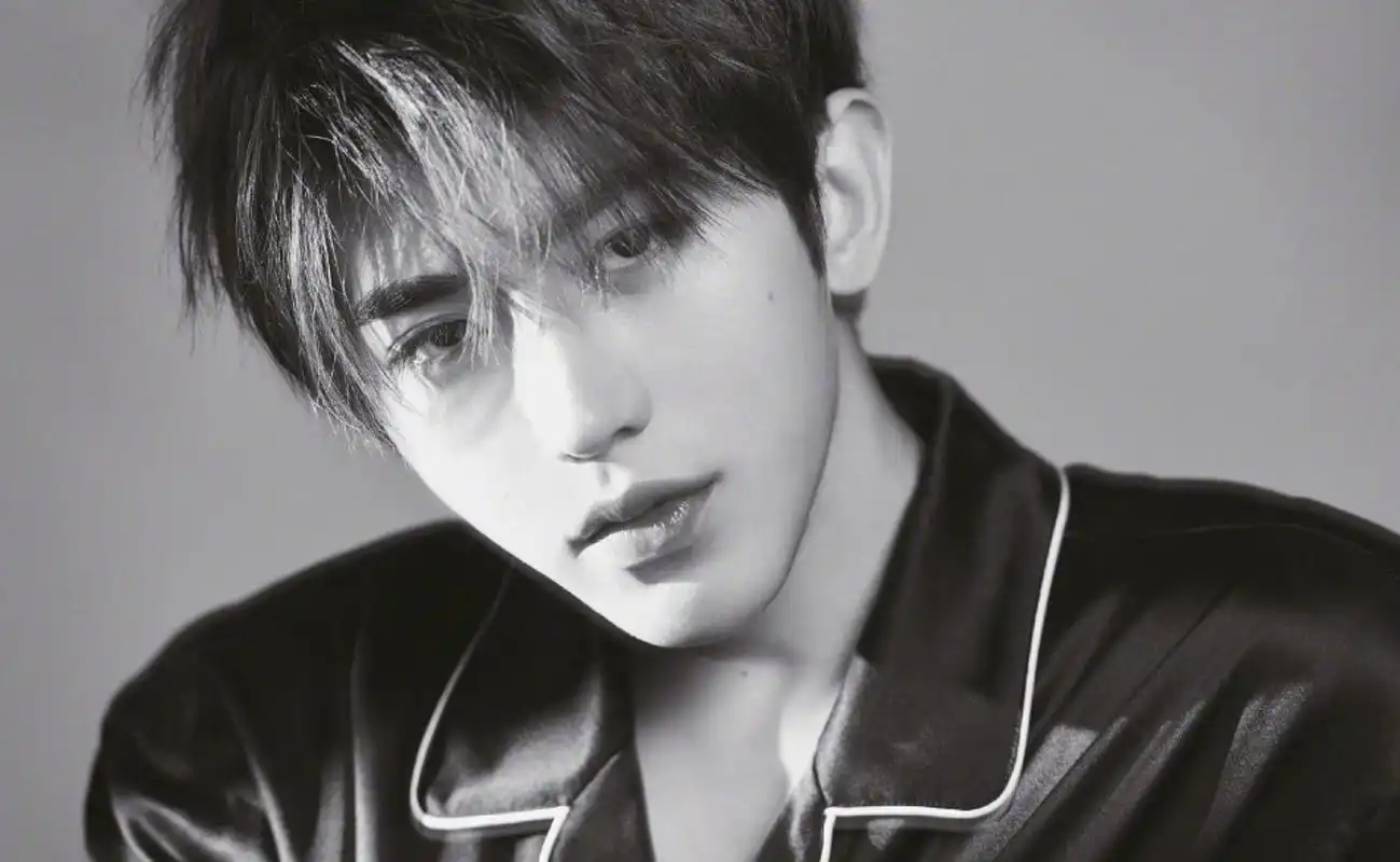 蔡徐坤时尚杂志写真大片