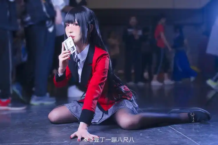 黑丝大长腿痴醉满颊红晕妆容的蛇喰梦子cos神还原